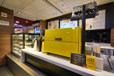 SHENZHEN, ÇİN - CRCA NOVEMBER, 2019: McCafe Shenzhen 'deki McDonald' s restoranında.