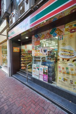 HONG KONG, ÇİN - CIRCA Aralık 2019: Hong Kong 'daki 7-11 mağazasının girişi.