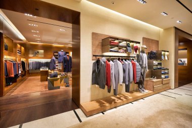 HONG KONG, Çin - CIRCA Aralık 2019: Hong Kong 'daki Ermenegildo Zegna mağazasının içi