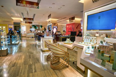 HONG KONG, ÇİN - CIRCA Aralık 2019: Hong Kong Lane Crawford mağazasının içi.