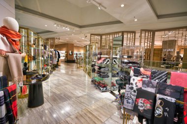 HONG KONG, ÇİN - CIRCA Aralık 2019: Hong Kong Lane Crawford mağazasının içi.