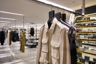 HONG KONG, ÇİN - CIRCA Aralık 2019: Hong Kong 'daki Yves Saint Laurent mağazasında yakın çekim