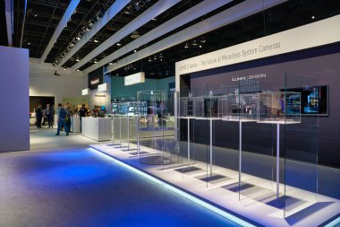 COLOGNE, ALMANY - CIRCA EPTEMBER, 2018: Photokina Sergisi Panasonic standı. Photokina dünya çapında fotoğraf endüstrisinin önde gelen ticaret fuarlarından biri..