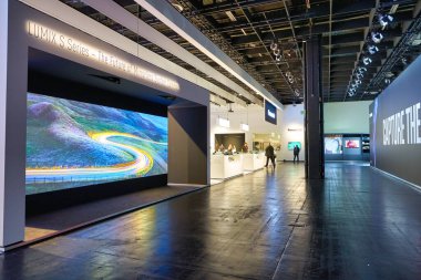 COLOGNE, ALMANY - CIRCA EPTEMBER, 2018: Photokina Sergisi Panasonic standı. Photokina dünya çapında fotoğraf endüstrisinin önde gelen ticaret fuarlarından biri..