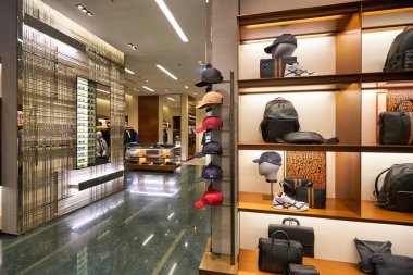 HONG KONG, Çin - CIRCA Aralık 2019: Hong Kong 'daki Ermenegildo Zegna mağazasının içi