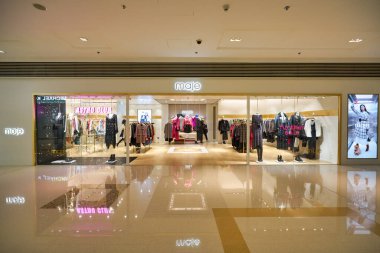 HONG KONG, ÇİN - CIRCA Aralık 2019: Hong Kong 'daki Maje mağazasına giriş