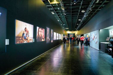 COLOGNE, ALMANY - CIRCA EPTEMBER, 2018: Photokina Sergisi 'nde Canon Space. Photokina dünya çapında fotoğraf endüstrisinin önde gelen ticaret fuarlarından biri..