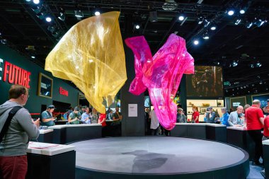 COLOGNE, ALMANY - CIRCA EPTEMBER, 2018: Photokina Sergisi 'nde Canon Space. Photokina dünya çapında fotoğraf endüstrisinin önde gelen ticaret fuarlarından biri..