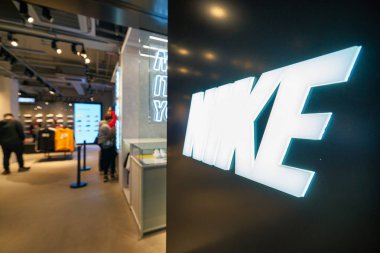 HONG KONG - CIRCA Aralık 2019: Hong Kong 'daki mağazada Nike tabelasının yakın çekimi.