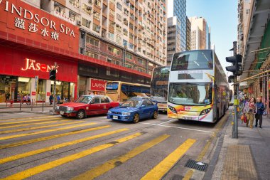 HONG KONG - CIRCA Aralık 2019: Hong Kong sokak manzarası