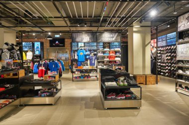 HONG KONG - CIRCA Aralık 2019: Hong Kong 'daki Foot Locker mağazasının içi.