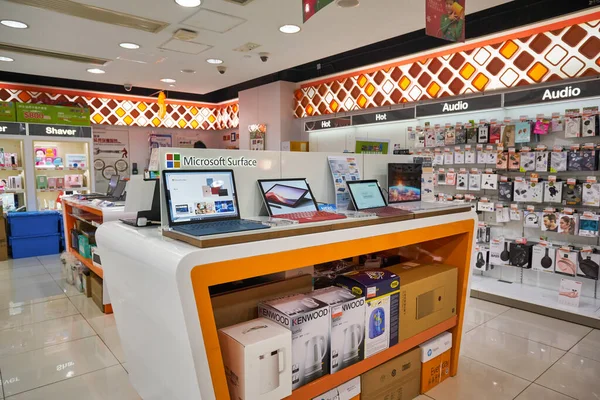 HONG KONG - CIRCA DECEMBER, 2019: Microsoft Surface on display at Fortress store in Hong Kong. — Stock Image Hong Kong Circa December 2019 Microsoft Surface Display Fortress Store Royalty Free Stock Images