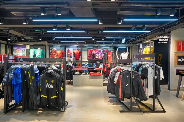 Hongkong Circa December 2019 Innenaufnahme Eines Adidas Geschäfts Hongkong Stockbild