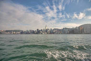 HONG KONG - CIRCA Aralık 2019: Gündüz vakti Hong Kong Adası manzarası