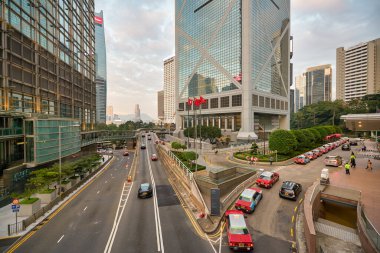 HONG KONG - CIRCA Aralık 2019: Hong Kong sokak manzarası