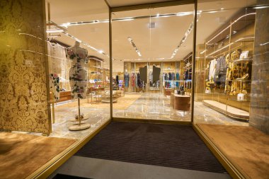 HONG KONG - CIRCA Aralık 2019: Hong Kong Dolce & Gabbana mağazasına giriş.