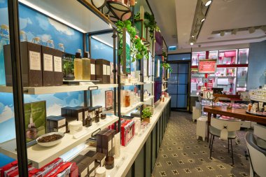 HONG KONG - CIRCA Aralık 2019: Hong Kong 'daki IFC AVM' deki Taze Mağazanın İçsel Çekimi.