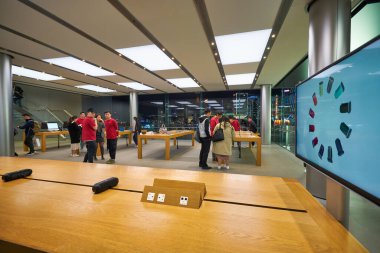 HONG KONG - CIRCA Aralık 2019: Hong Kong 'daki Apple ifc alışveriş merkezi. 