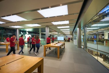 HONG KONG - CIRCA Aralık 2019: Hong Kong 'daki Apple ifc alışveriş merkezi. 