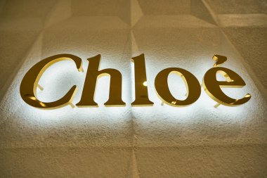 HONG KONG - CIRCA Aralık 2019: Hong Kong 'daki IFC AVM' de görüldüğü gibi Chloe 'nin imzasını yakın plan çek