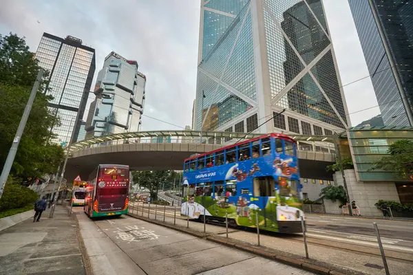 HONG KONG - CIRCA Aralık 2019: Hong Kong sokak manzarası