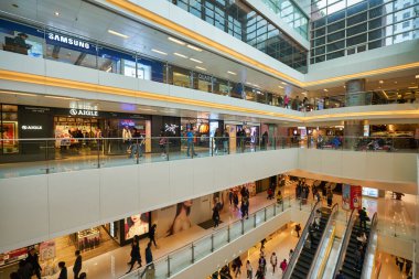 HONG KONG - CIRCA Aralık 2019 Sha Tin 'deki New Town Plaza alışveriş merkezinin içi.