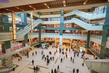 HONG KONG - CIRCA Aralık 2019 Sha Tin 'deki New Town Plaza alışveriş merkezinin içi.