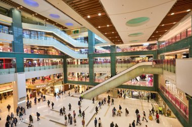 HONG KONG - CIRCA Aralık 2019 Sha Tin 'deki New Town Plaza alışveriş merkezinin içi.