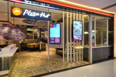 HONG KONG - CIRCA Aralık 2019: Pizza Hut restoranına giriş. Pizza Hut, Amerika Birleşik Devletleri 'nin çok uluslu restoran zinciri..