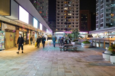 HONG KONG - CIRCA ARALIK, 2019: Sha Tin Kentsel Arazi Geceleri.