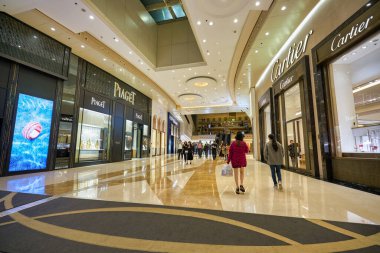 HONG KONG - CIRCA Aralık 2019: Hong Kong 'daki Elementlerin alışveriş merkezinin içi. 