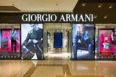HONG KONG - CIRCA, 2019: Hong Kong 'daki Elements alışveriş merkezinde Giorgio Armani mağazası. 