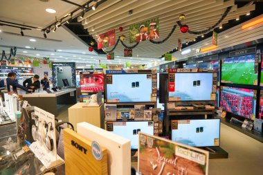 HONG KONG - CIRCA Aralık 2019: Hong Kong 'daki Elements alışveriş merkezindeki kalenin içi. 