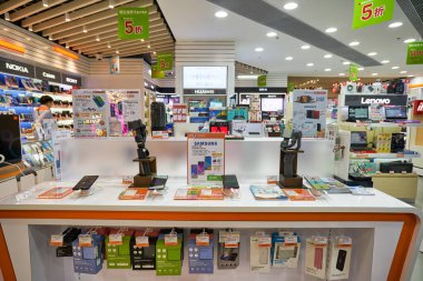 HONG KONG - CIRCA Aralık 2019: Hong Kong 'daki Elements alışveriş merkezindeki kalenin içi. 