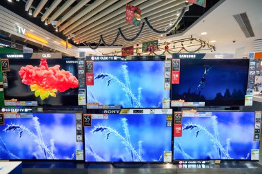 HONG KONG - CIRCA Aralık 2019: Hong Kong 'daki Elements alışveriş merkezindeki kalenin içi. 