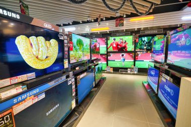 HONG KONG - CIRCA Aralık 2019: Hong Kong 'daki Elements alışveriş merkezindeki kalenin içi. 
