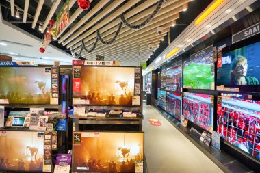 HONG KONG - CIRCA Aralık 2019: Hong Kong 'daki Elements alışveriş merkezindeki kalenin içi. 