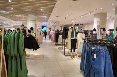 SAINT PETERSBURG, RUSSIA - CIRCA EPTEMBER, 2022: Rezervasyon Mağazasının İçsel Çekimi.