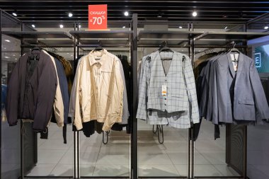 SAINT PETERSBURG, RUSSIA - CIRCA EPTEMBER, 2022: Rezervasyon Mağazasının İçsel Çekimi.