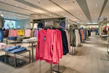 SAINT PETERSBURG, RUSSIA - CIRCA EPTEMBER, 2022: Marks ve Spencer mağazasının içi