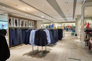 SAINT PETERSBURG, RUSSIA - CIRCA EPTEMBER, 2022: Marks ve Spencer mağazasının içi