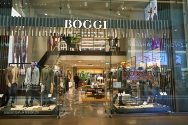 SAINT PETERSBURG, RUSSIA - CRCA SEPTEMBER, 2022: Boggi Milano mağazasına giriş.