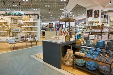 ROME, ITALY - CIRCA Kasım 2017: Roma 'daki Rinascente mağazasının içi.