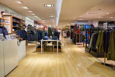 ROME, ITALY - CIRCA Kasım 2017: Roma 'daki Rinascente mağazasının içi.