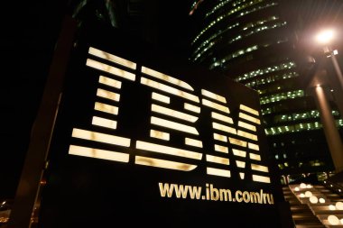 MOSCOW, RUSSIA - CIRCA EPTEMBER, 2018: Moskova 'da görülen IBM işaretinin yakın plan çekimi