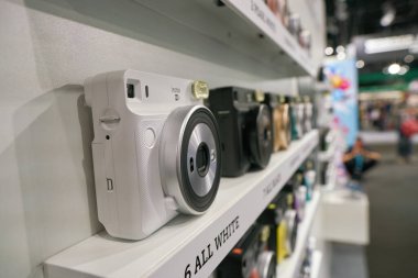 COLOGNE, Almanya - CIRCA EPTEMBER, 2018: Fotokina Sergisi 'nde kamera görüntüsü. Photokina, Avrupa 'da fotoğraf ve görüntüleme endüstrisi için düzenlenen bir ticaret fuarıdır..