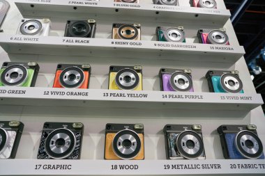 COLOGNE, Almanya - CIRCA EPTEMBER, 2018: Fotokina Sergisi 'nde kamera görüntüsü. Photokina, Avrupa 'da fotoğraf ve görüntüleme endüstrisi için düzenlenen bir ticaret fuarıdır..