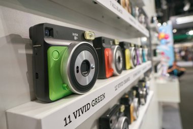 COLOGNE, Almanya - CIRCA EPTEMBER, 2018: Fotokina Sergisi 'nde kamera görüntüsü. Photokina, Avrupa 'da fotoğraf ve görüntüleme endüstrisi için düzenlenen bir ticaret fuarıdır..