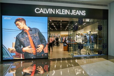 SHENZHEN, ÇİN - CIRCA KOVEMBER, 2019: Shenzhen 'deki Calvin Klein kot mağazasına giriş. 