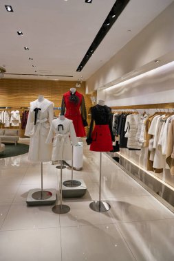 SHENZHEN, ÇİN - CIRCA Kasım 2019: Shenzhen 'deki Caroline mağazasının içi.